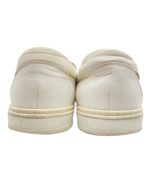 JIMMY CHOO（ジミーチュウ）JIMMY CHOO (ジミーチュウ) スリッポン ホワイト サイズ:41の古着・服飾アイテム