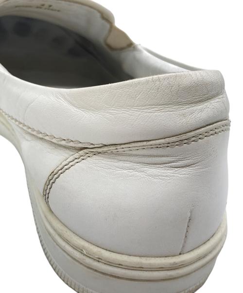 JIMMY CHOO（ジミーチュウ）JIMMY CHOO (ジミーチュウ) スリッポン ホワイト サイズ:41の古着・服飾アイテム