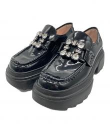 Roger Vivier（ロジェ ヴィヴィエ）の古着「レザーストラスバックル ローファー」｜ブラック