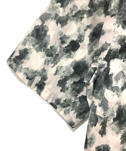 Snow peak（スノーピーク）Snow peak (スノーピーク) Printed Breathable Quick Dry Shirt ホワイト×グリーン サイズ:Mサイズの古着・服飾アイテム