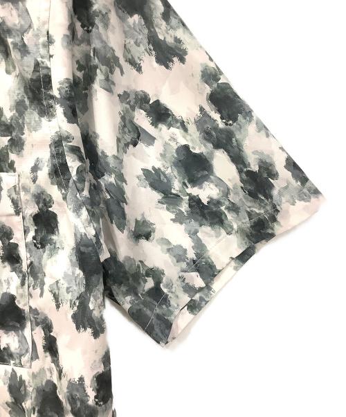 Snow peak（スノーピーク）Snow peak (スノーピーク) Printed Breathable Quick Dry Shirt ホワイト×グリーン サイズ:Mサイズの古着・服飾アイテム