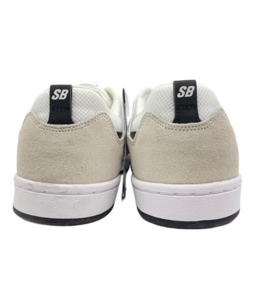 NIKE（ナイキ）NIKE (ナイキ) ローカットスニーカー ホワイト×ベージュ サイズ:27.5cm 未使用品の古着・服飾アイテム