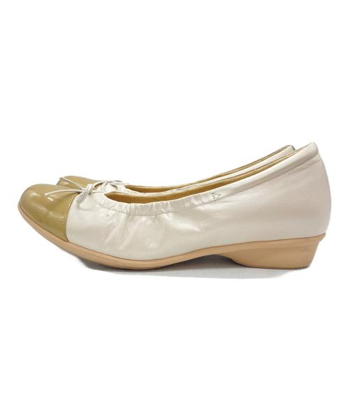 asics（アシックス）asics (アシックス) PEDALA ホワイト×ベージュ サイズ:22の古着・服飾アイテム