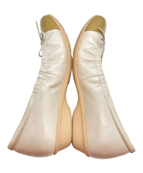 asics（アシックス）asics (アシックス) PEDALA ホワイト×ベージュ サイズ:22の古着・服飾アイテム