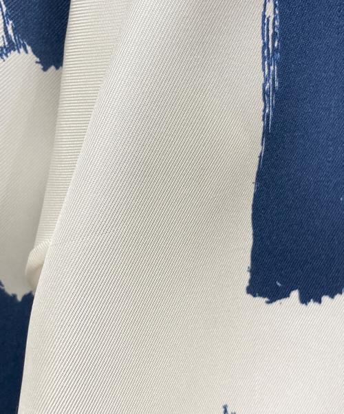 Christian Dior（クリスチャン ディオール）Christian Dior (クリスチャン ディオール) Silk Twill with Miss Dior Graffiti Motif Blouse ホワイト×ブルー サイズ:F　34の古着・服飾アイテム