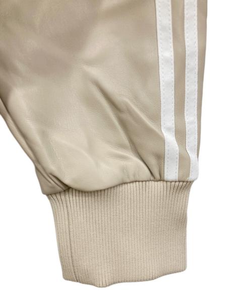 adidas（アディダス）adidas (アディダス) トラックスーツジャケット ベージュ×ホワイト サイズ:3XL 未使用品の古着・服飾アイテム