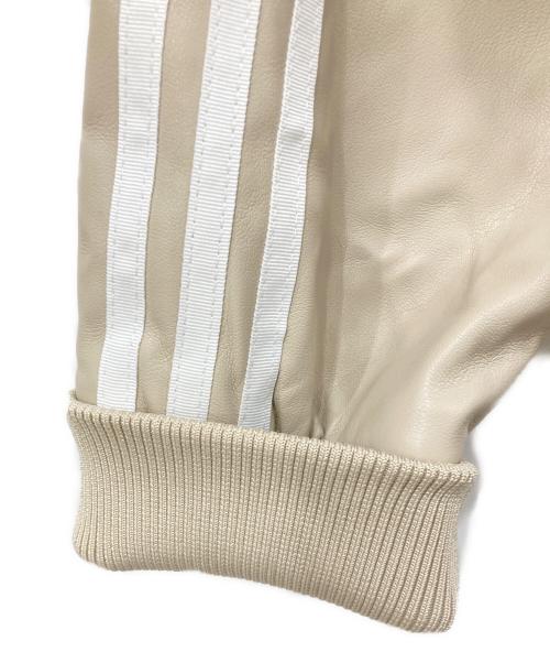 adidas（アディダス）adidas (アディダス) トラックスーツジャケット ベージュ×ホワイト サイズ:3XL 未使用品の古着・服飾アイテム
