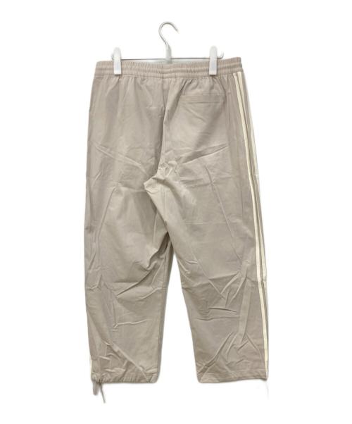 adidas（アディダス）adidas (アディダス) トラックパンツ ベージュ サイズ:3XLサイズ 未使用品の古着・服飾アイテム