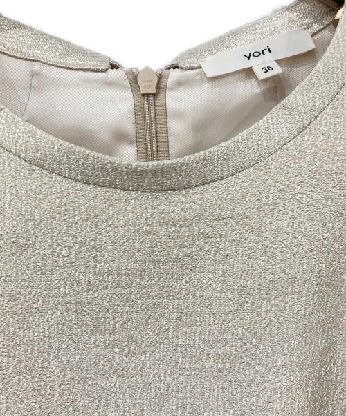 YORI（ヨリ）YORI (ヨリ) シャイニーパフブラウス ベージュ サイズ:SIZE 36の古着・服飾アイテム