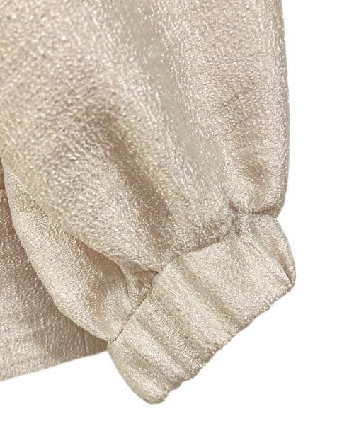 YORI（ヨリ）YORI (ヨリ) シャイニーパフブラウス ベージュ サイズ:SIZE 36の古着・服飾アイテム