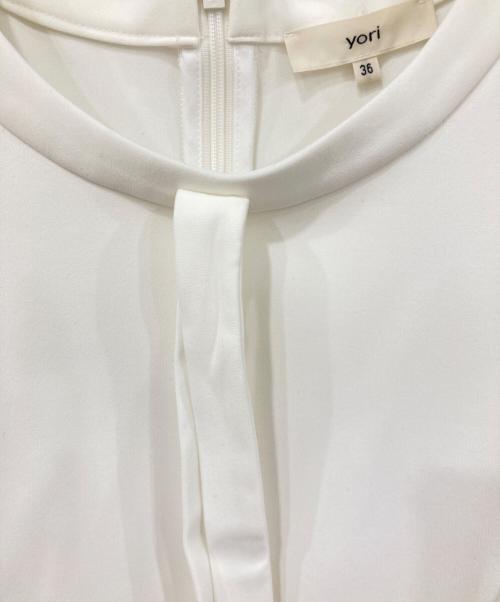 YORI（ヨリ）YORI (ヨリ) セレモニーリボンパフブラウス ホワイト サイズ:SIZE 36の古着・服飾アイテム