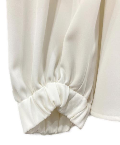 YORI（ヨリ）YORI (ヨリ) セレモニーリボンパフブラウス ホワイト サイズ:SIZE 36の古着・服飾アイテム