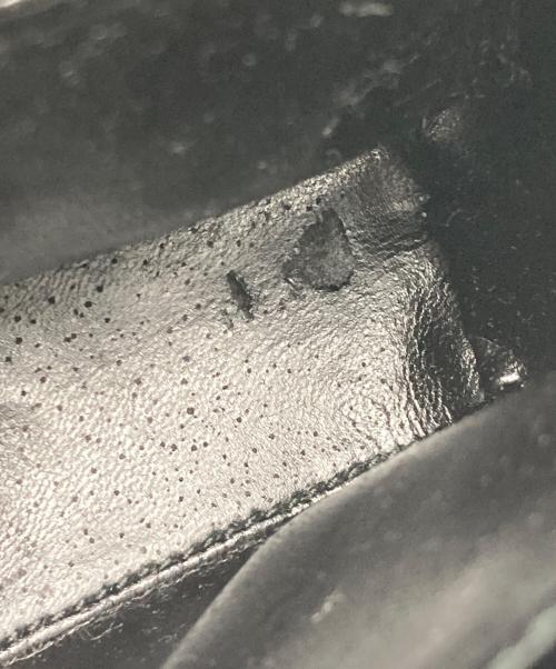 GUCCI（グッチ）GUCCI (グッチ) エナメルショルダーポーチ ブラックの古着・服飾アイテム