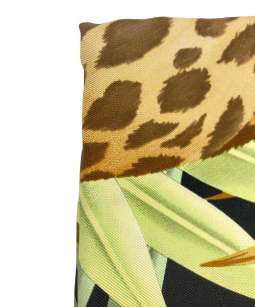 Salvatore Ferragamo（サルヴァトーレ フェラガモ）Salvatore Ferragamo (サルヴァトーレ フェラガモ) シルクスカーフ ベージュ 未使用品の古着・服飾アイテム