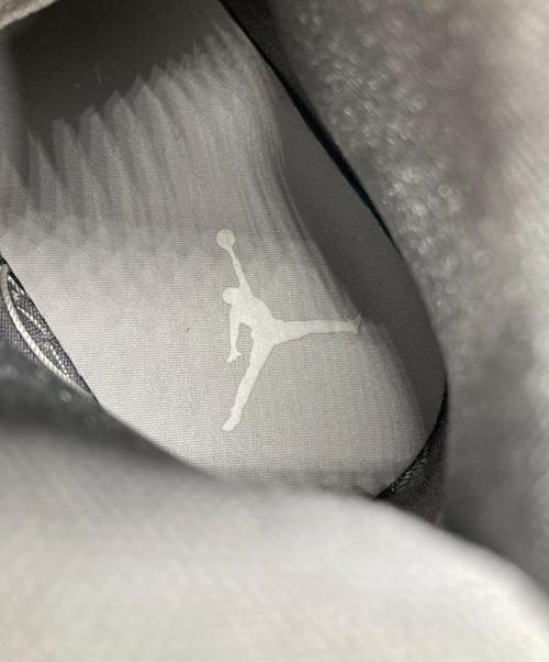 NIKE（ナイキ）NIKE (ナイキ) Air Jordan 1 Mid SE グレー×ベージュ サイズ:28.5cmの古着・服飾アイテム