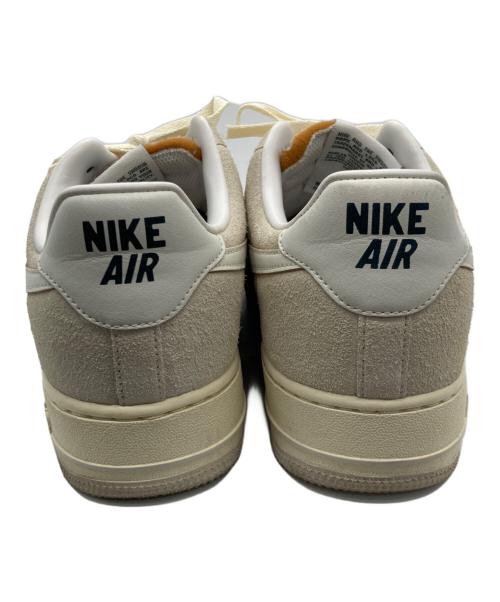 NIKE（ナイキ）NIKE (ナイキ) スニーカー ベージュ サイズ:28cmの古着・服飾アイテム