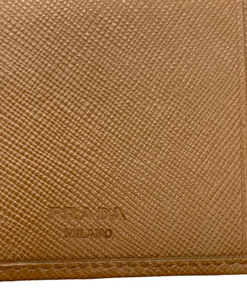 PRADA（プラダ）PRADA (プラダ) 2つ折り財布 ブラウンの古着・服飾アイテム