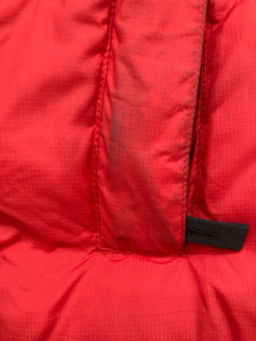 THE NORTH FACE（ザ ノース フェイス）THE NORTH FACE (ザ ノース フェイス) ダウンジャケット レッド×ブラック サイズ:Mの古着・服飾アイテム