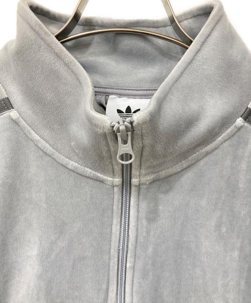 adidas（アディダス）adidas (アディダス) ベロアトラックジャケット グレー サイズ:Lの古着・服飾アイテム