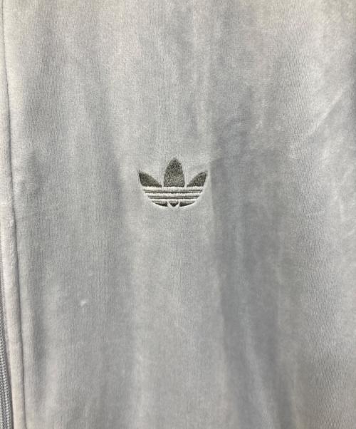 adidas（アディダス）adidas (アディダス) ベロアトラックジャケット グレー サイズ:Lの古着・服飾アイテム