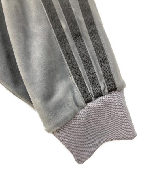 adidas（アディダス）adidas (アディダス) ベロアトラックジャケット グレー サイズ:Lの古着・服飾アイテム