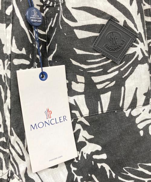 MONCLER（モンクレール）MONCLER (モンクレール) ハーフパンツ ブラック×ホワイト サイズ:Sの古着・服飾アイテム