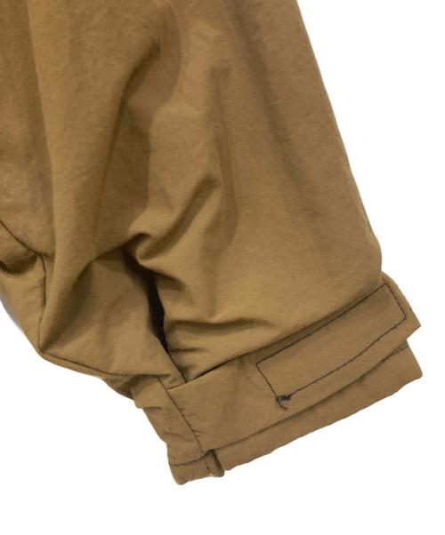 Switchbaks（スイッチバックス）Switchbaks (スイッチバックス) ナイロンアノラックパーカー カーキ×ブラック サイズ:MEDIUMの古着・服飾アイテム