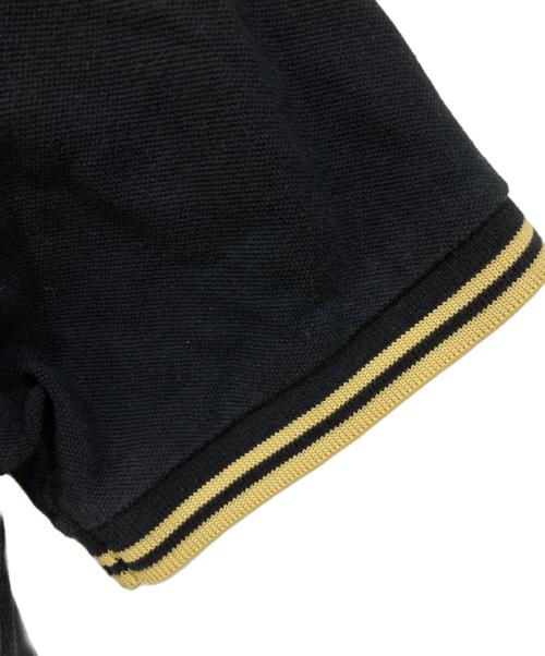 FRED PERRY（フレッドペリー）FRED PERRY (フレッドペリー) ポロシャツ ブラック×ゴールド サイズ:SIZE 40の古着・服飾アイテム