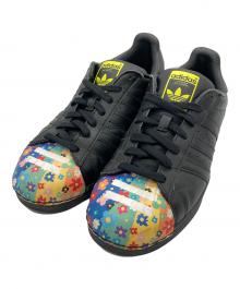 adidas（アディダス）の古着「スーパースター ファレル スーパーシェル アートワーク」｜ブラック