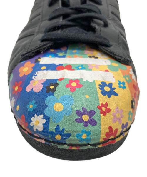 adidas（アディダス）adidas (アディダス) スーパースター ファレル スーパーシェル アートワーク ブラック サイズ:27cmの古着・服飾アイテム