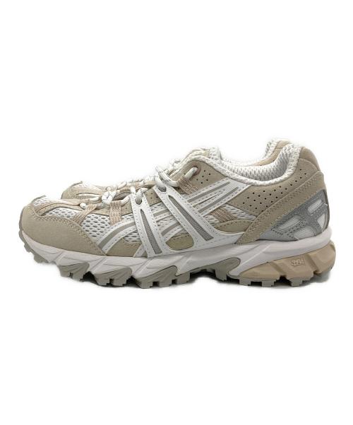 asics（アシックス）asics (アシックス) スニーカー ベージュ×ホワイト サイズ:235の古着・服飾アイテム