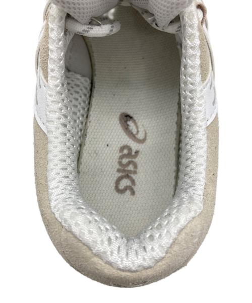 asics（アシックス）asics (アシックス) スニーカー ベージュ×ホワイト サイズ:235の古着・服飾アイテム