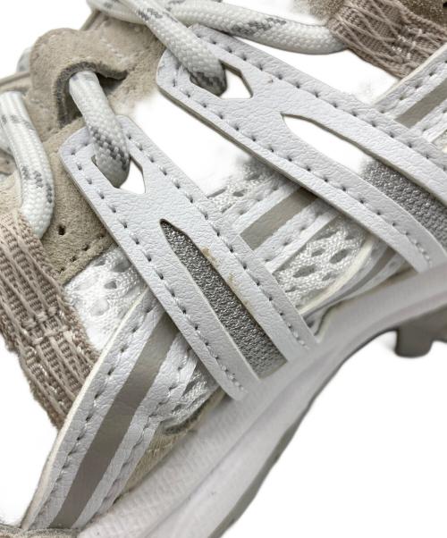 asics（アシックス）asics (アシックス) スニーカー ベージュ×ホワイト サイズ:235の古着・服飾アイテム
