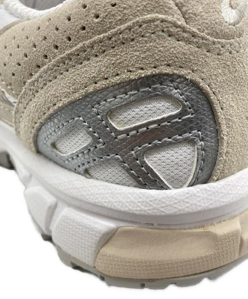 asics（アシックス）asics (アシックス) スニーカー ベージュ×ホワイト サイズ:235の古着・服飾アイテム