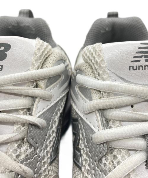NEW BALANCE（ニューバランス）NEW BALANCE (ニューバランス) スニーカー ホワイト×グレー サイズ:24の古着・服飾アイテム