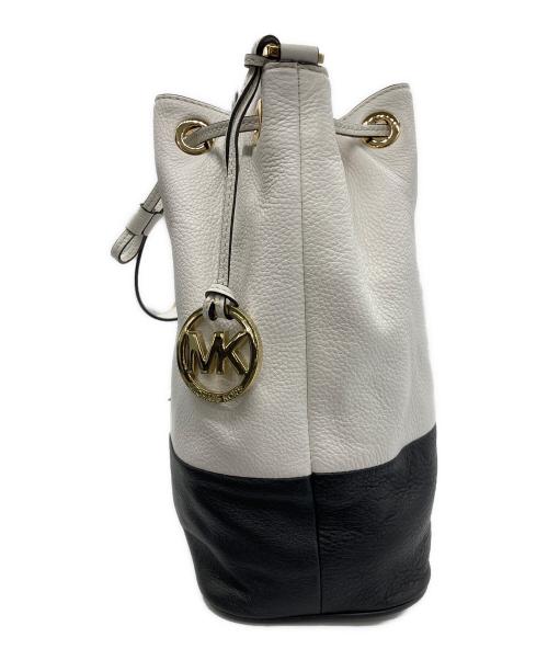 MICHAEL KORS（マイケルコース）MICHAEL KORS (マイケルコース) 巾着型ショルダーバッグ ホワイト×ブラックの古着・服飾アイテム