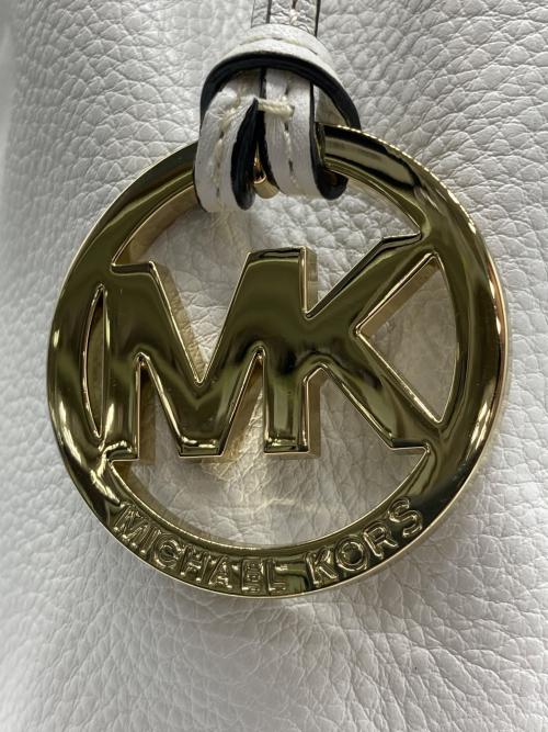 MICHAEL KORS（マイケルコース）MICHAEL KORS (マイケルコース) 巾着型ショルダーバッグ ホワイト×ブラックの古着・服飾アイテム