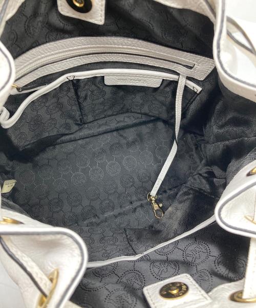 MICHAEL KORS（マイケルコース）MICHAEL KORS (マイケルコース) 巾着型ショルダーバッグ ホワイト×ブラックの古着・服飾アイテム