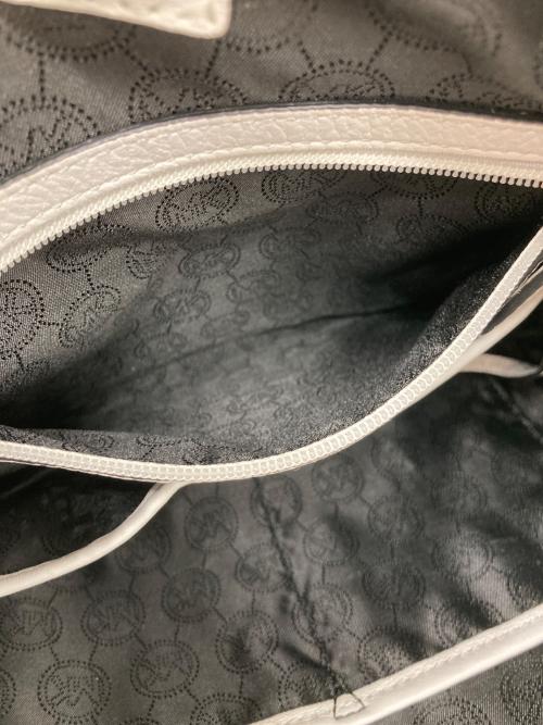 MICHAEL KORS（マイケルコース）MICHAEL KORS (マイケルコース) 巾着型ショルダーバッグ ホワイト×ブラックの古着・服飾アイテム