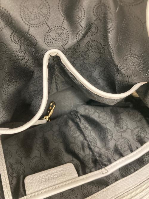 MICHAEL KORS（マイケルコース）MICHAEL KORS (マイケルコース) 巾着型ショルダーバッグ ホワイト×ブラックの古着・服飾アイテム