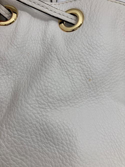 MICHAEL KORS（マイケルコース）MICHAEL KORS (マイケルコース) 巾着型ショルダーバッグ ホワイト×ブラックの古着・服飾アイテム