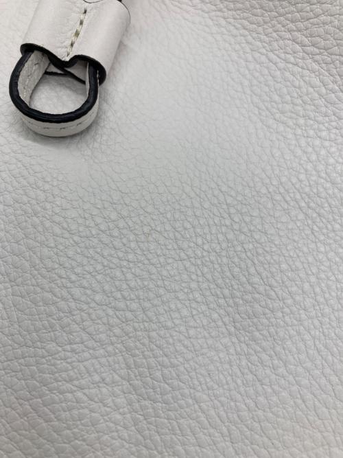 MICHAEL KORS（マイケルコース）MICHAEL KORS (マイケルコース) 巾着型ショルダーバッグ ホワイト×ブラックの古着・服飾アイテム