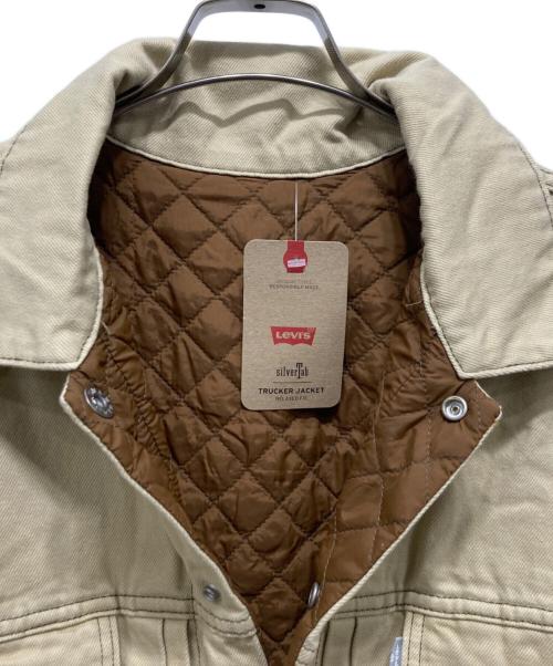 LEVI'S（リーバイス）LEVI'S (リーバイス) トラッカージャケット ベージュ サイズ:Lサイズ 未使用品の古着・服飾アイテム