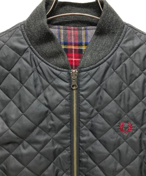 FRED PERRY（フレッドペリー）FRED PERRY (フレッドペリー) キルティングブルゾン ブラック×グレー×レッド サイズ:身長165～175の古着・服飾アイテム