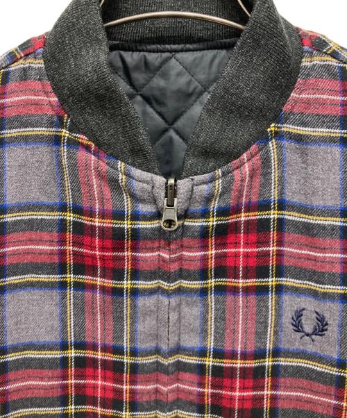 FRED PERRY（フレッドペリー）FRED PERRY (フレッドペリー) キルティングブルゾン ブラック×グレー×レッド サイズ:身長165～175の古着・服飾アイテム