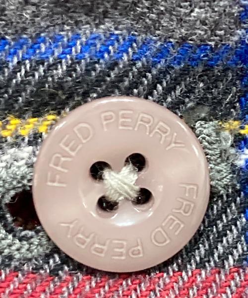 FRED PERRY（フレッドペリー）FRED PERRY (フレッドペリー) キルティングブルゾン ブラック×グレー×レッド サイズ:身長165～175の古着・服飾アイテム