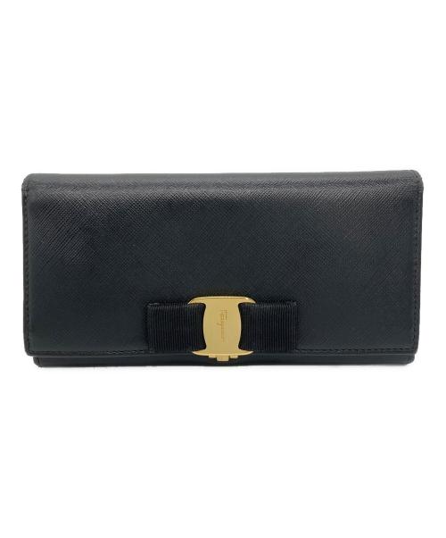 Salvatore Ferragamo（サルヴァトーレ フェラガモ）Salvatore Ferragamo (サルヴァトーレ フェラガモ) ヴァラリボン フラップ長財布 ブラックの古着・服飾アイテム