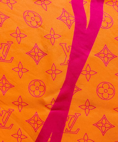 LOUIS VUITTON（ルイ ヴィトン）LOUIS VUITTON (ルイ ヴィトン) ROBERT WILSON (ロバート ウィルソン) スカーフ オレンジの古着・服飾アイテム