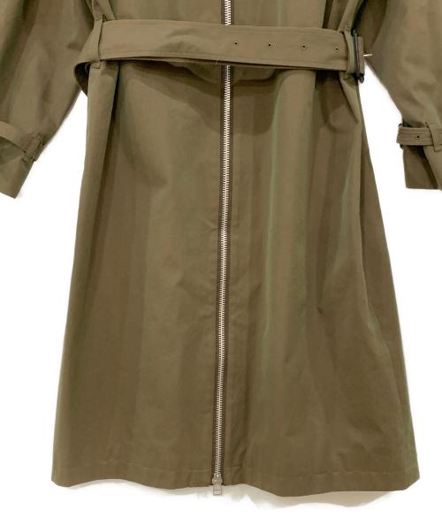 JOHN LAWRENCE SULLIVAN（ジョン ローレンス サリバン）JOHN LAWRENCE SULLIVAN (ジョン ローレンス サリバン) バックジップステンカラーコート オリーブ サイズ:44の古着・服飾アイテム