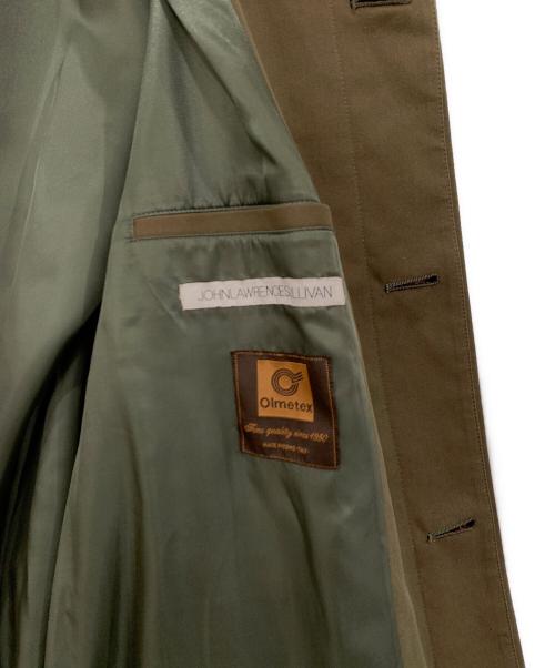JOHN LAWRENCE SULLIVAN（ジョン ローレンス サリバン）JOHN LAWRENCE SULLIVAN (ジョン ローレンス サリバン) バックジップステンカラーコート オリーブ サイズ:44の古着・服飾アイテム